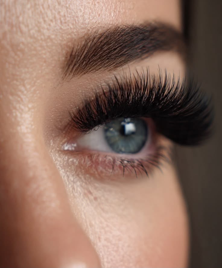Wanja Lashes Holder 3